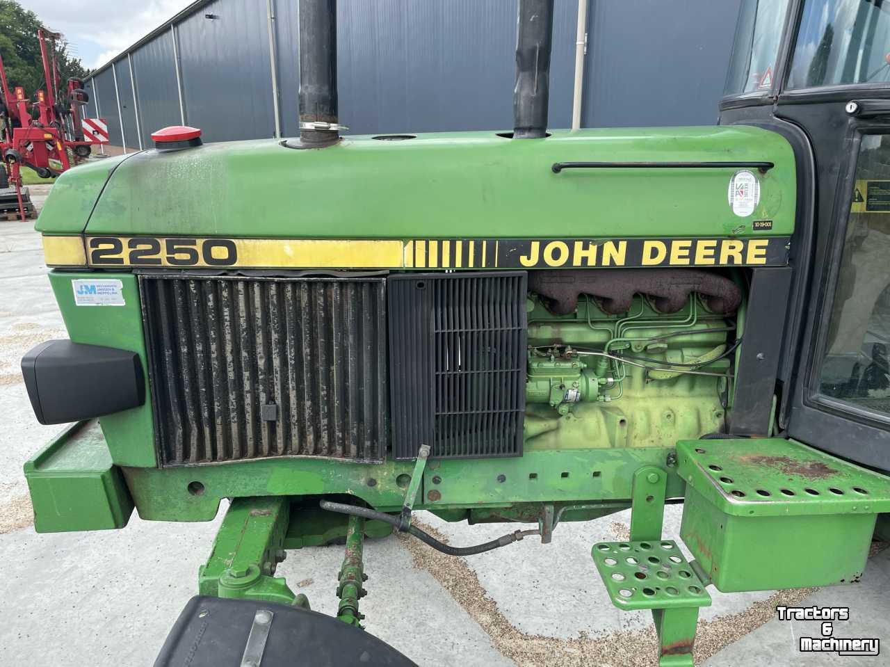 Tracteurs John Deere 2250 SG2