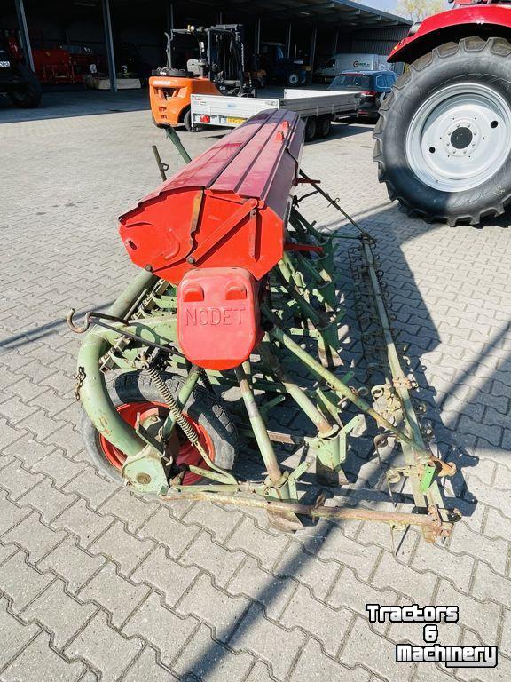 Combination de préparation du lit de semence Nodet nokkenrad zaaimachine