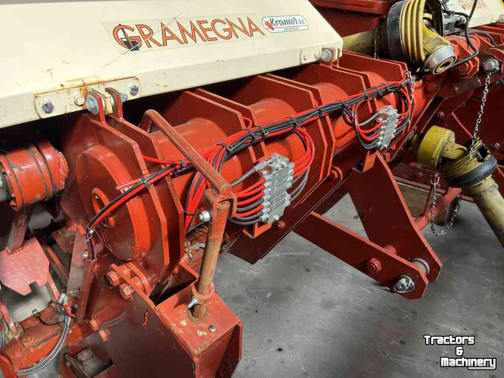 Machine à bêcher Gramegna 45 320 met smeersysteem en hydraulische hef