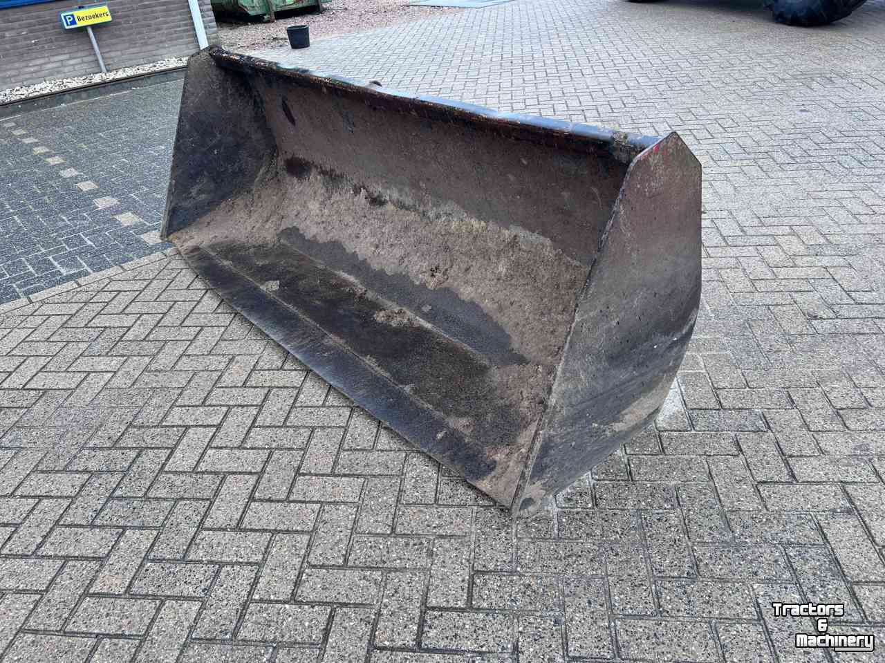 Godets chargeur Hekamp verreikerbak grondbak New Holland 250 CM
