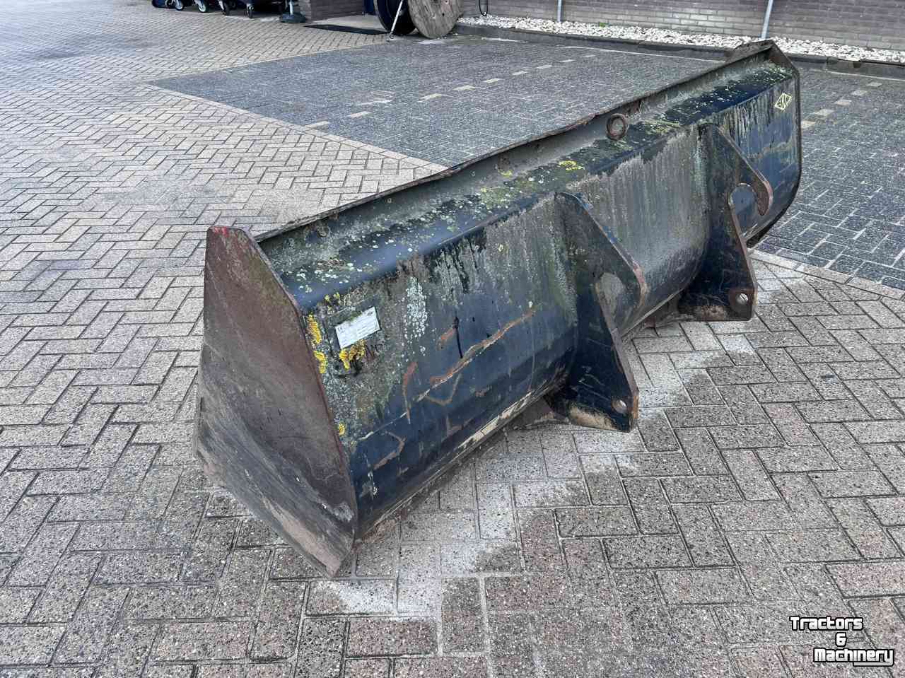 Godets chargeur Hekamp verreikerbak grondbak New Holland 250 CM