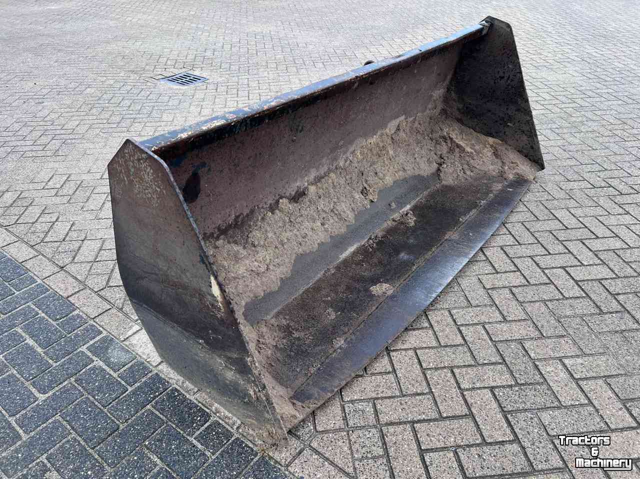 Godets chargeur Hekamp verreikerbak grondbak New Holland 250 CM