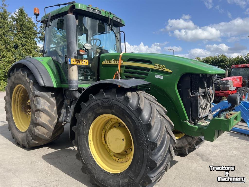 Tracteur John Deere 7020 Series