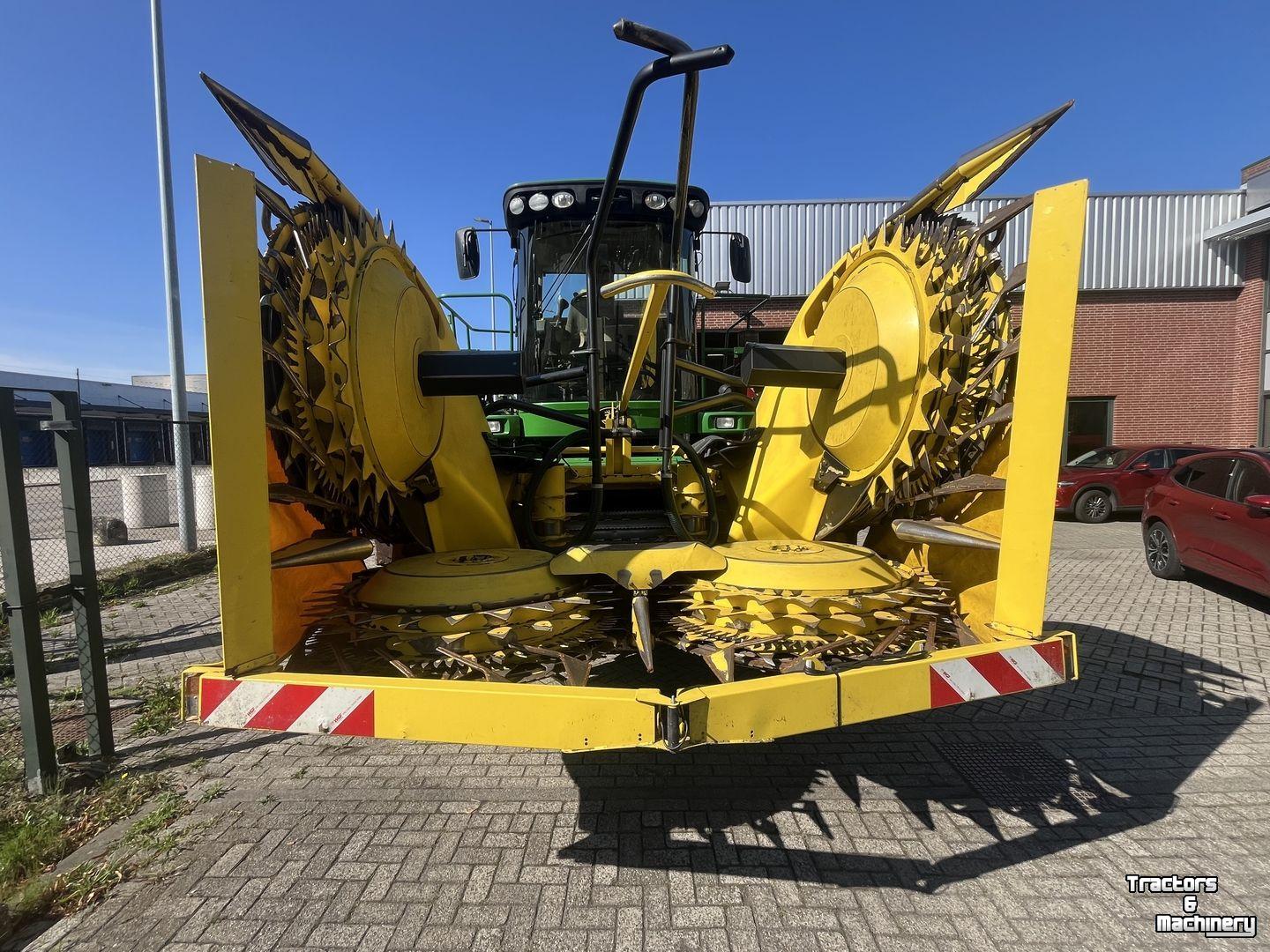 Ensileuse automotrice John Deere 7780