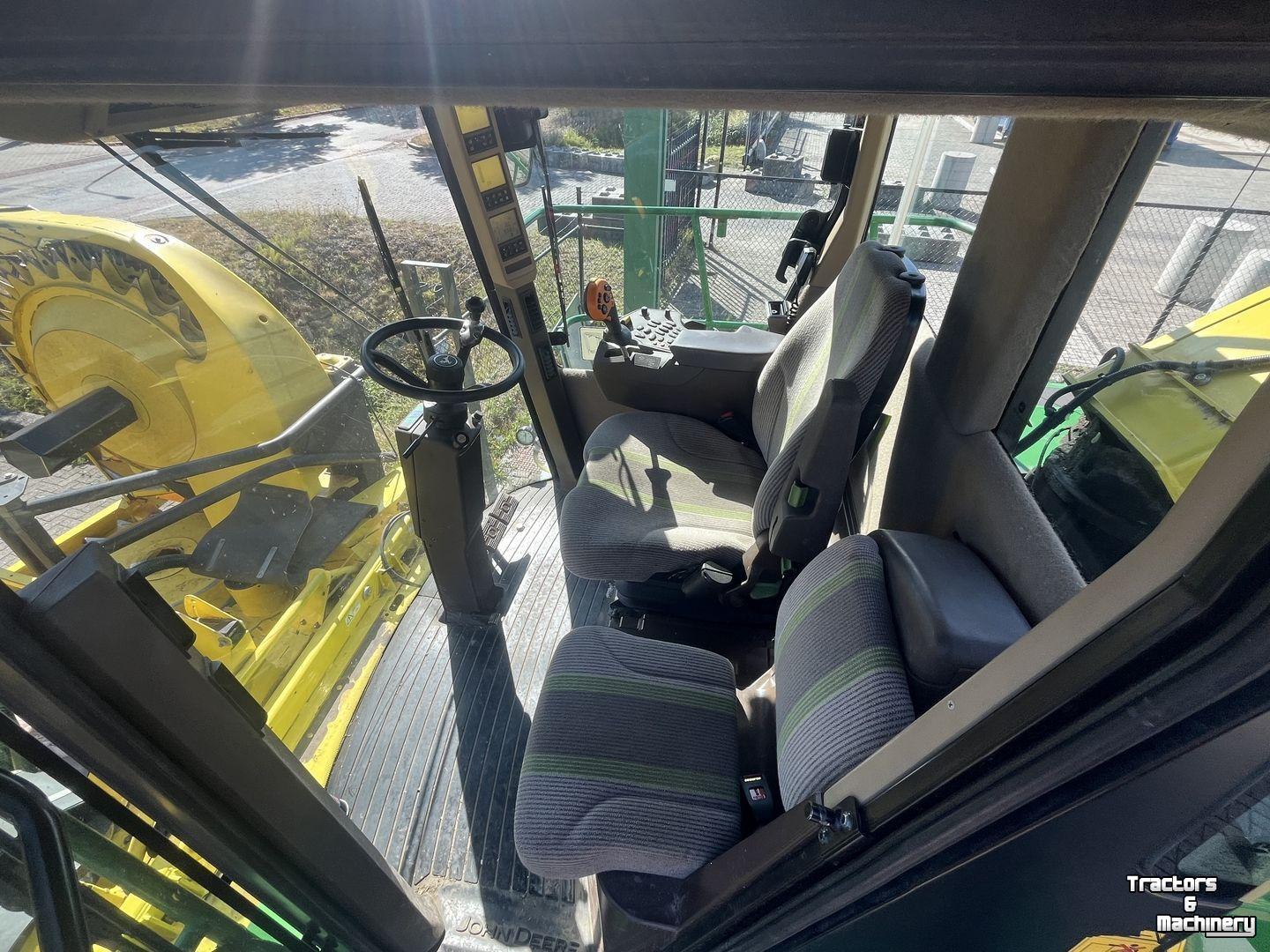 Ensileuse automotrice John Deere 7780