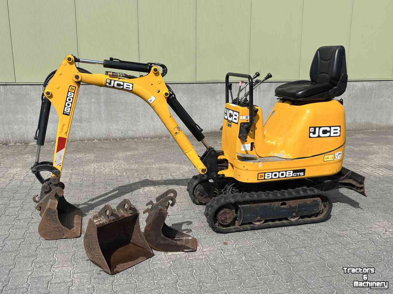 Mini pelleteuse JCB Micrograafmachine JCB 8008 CTS met machinetransporter