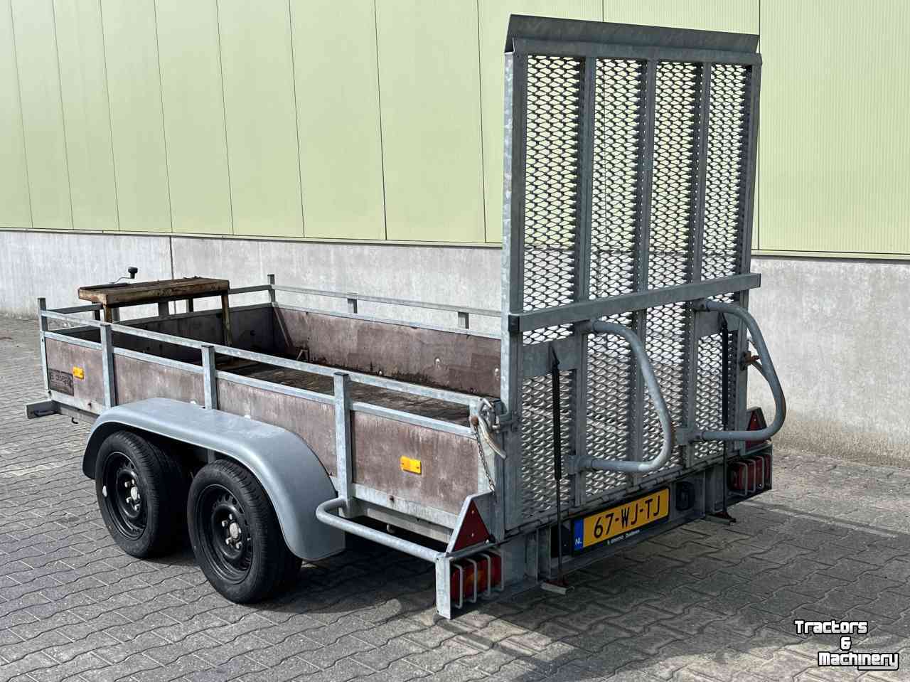 Mini pelleteuse JCB Micrograafmachine JCB 8008 CTS met machinetransporter