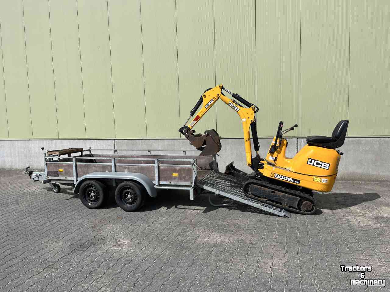 Mini pelleteuse JCB Micrograafmachine JCB 8008 CTS met machinetransporter