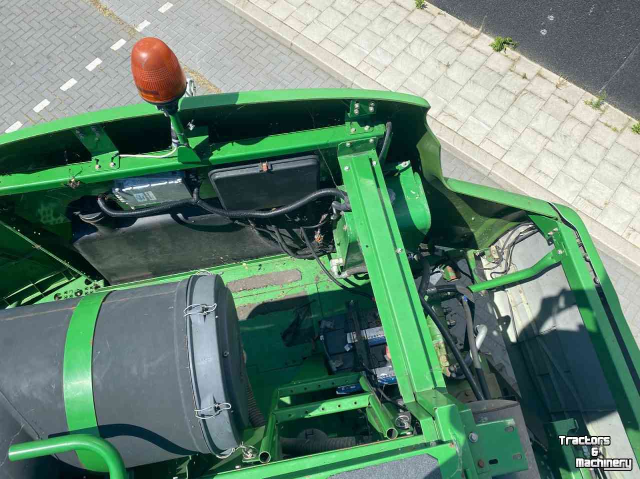 Moissonneuse batteuse John Deere 9880 STS combine