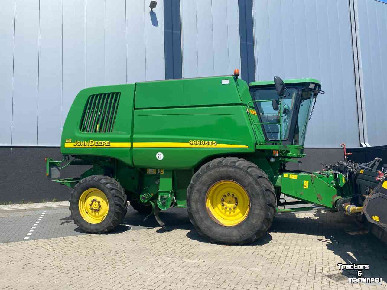Moissonneuse batteuse John Deere 9880 STS combine