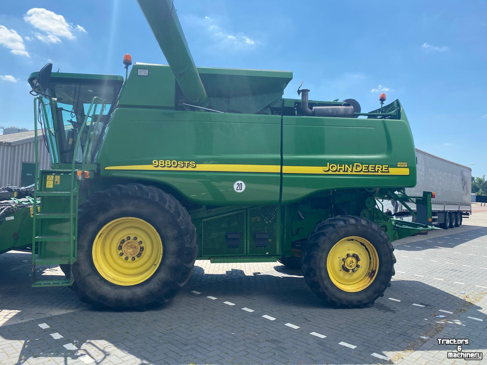 Ensileuse automotrice John Deere 9880 STS combine