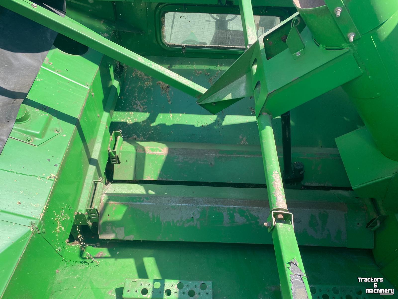 Ensileuse automotrice John Deere 9880 STS combine