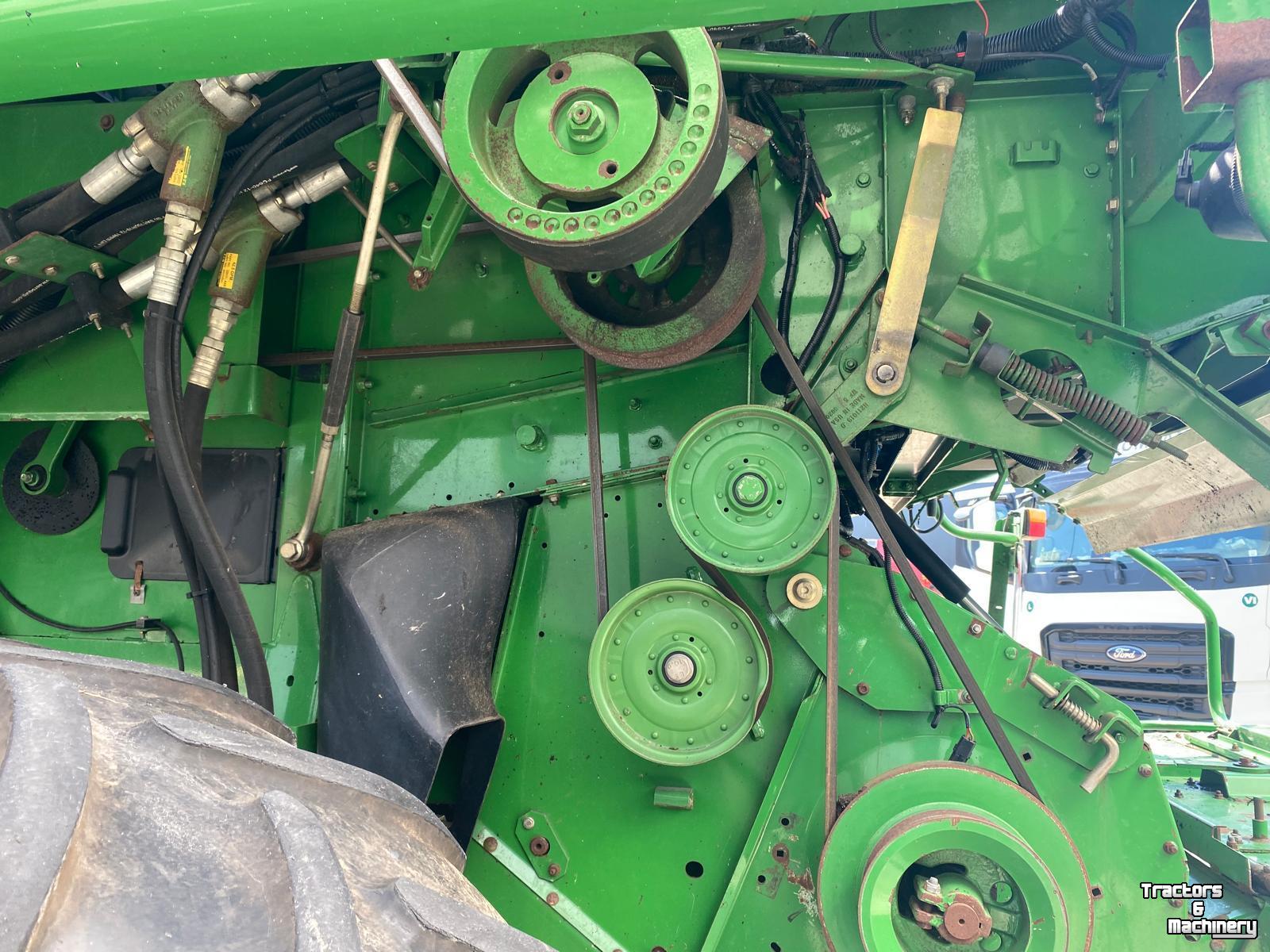 Ensileuse automotrice John Deere 9880 STS combine