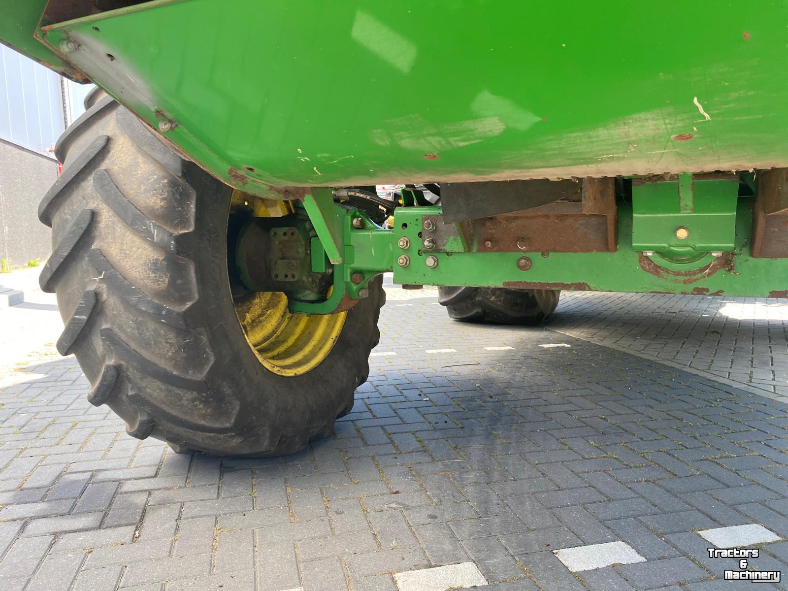 Ensileuse automotrice John Deere 9880 STS combine