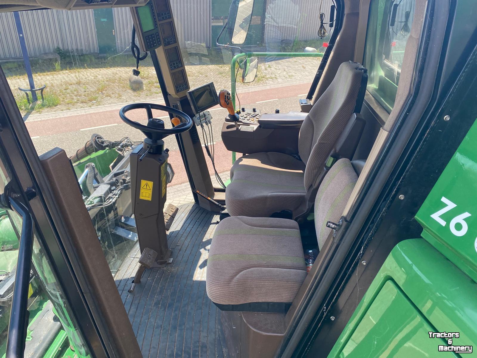 Ensileuse automotrice John Deere 9880 STS combine