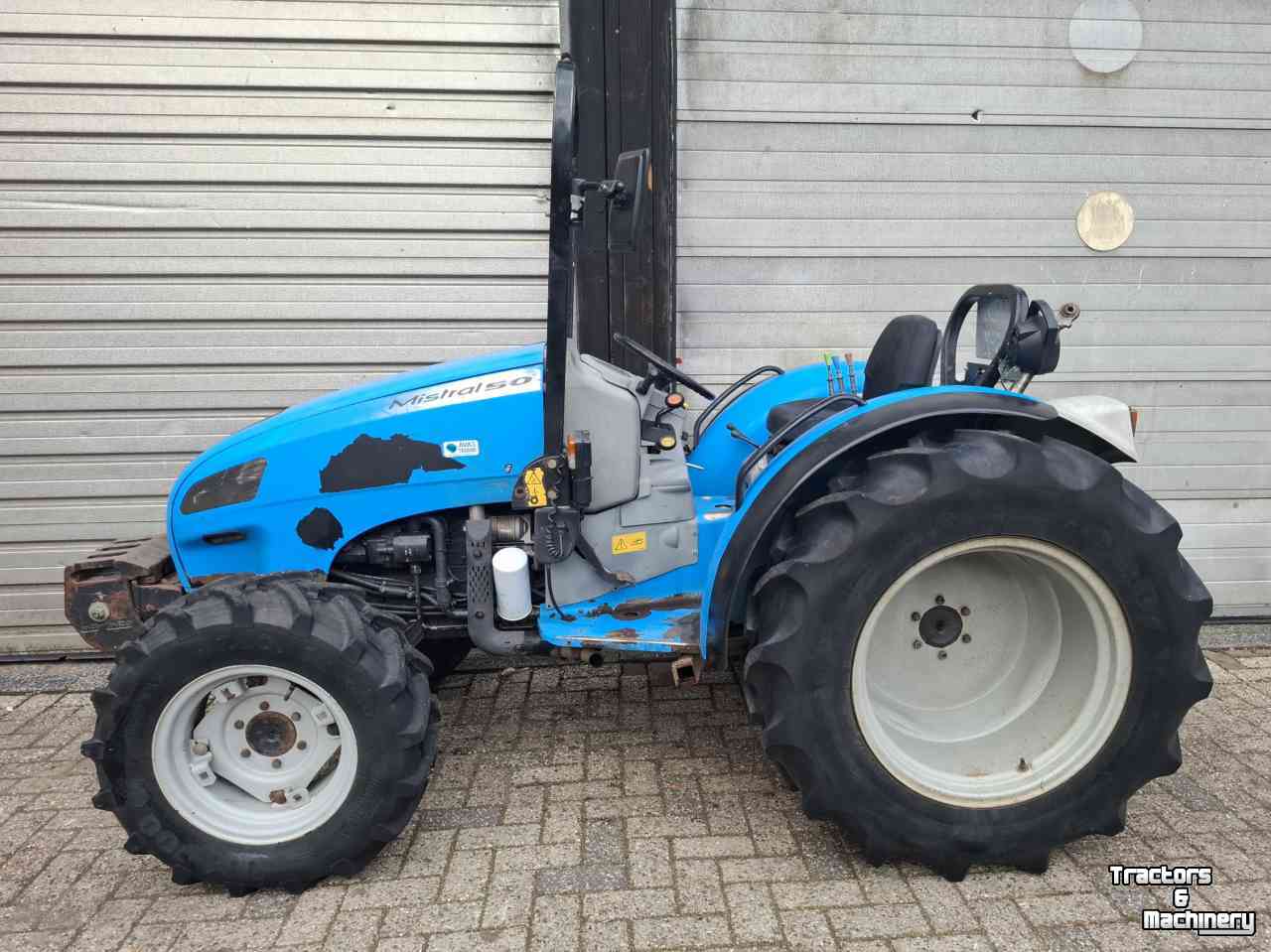 Tracteur pour horticulture Landini Mistral 50 compact tractor traktor trekker cabrio tuintractor boomkwekerij boomgaard fruitteelt compacttractor