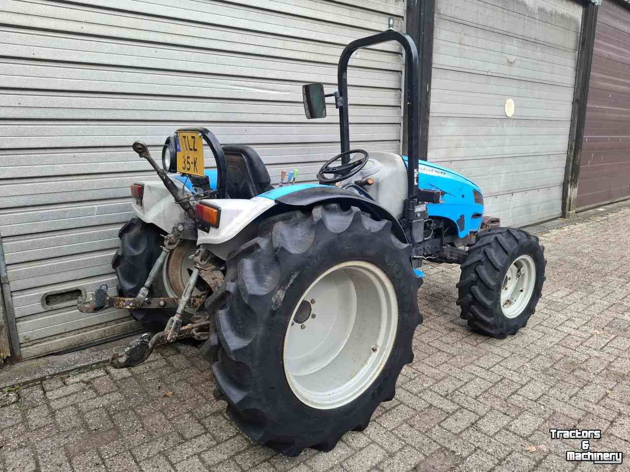 Tracteur pour horticulture Landini Mistral 50 compact tractor traktor trekker cabrio tuintractor boomkwekerij boomgaard fruitteelt compacttractor
