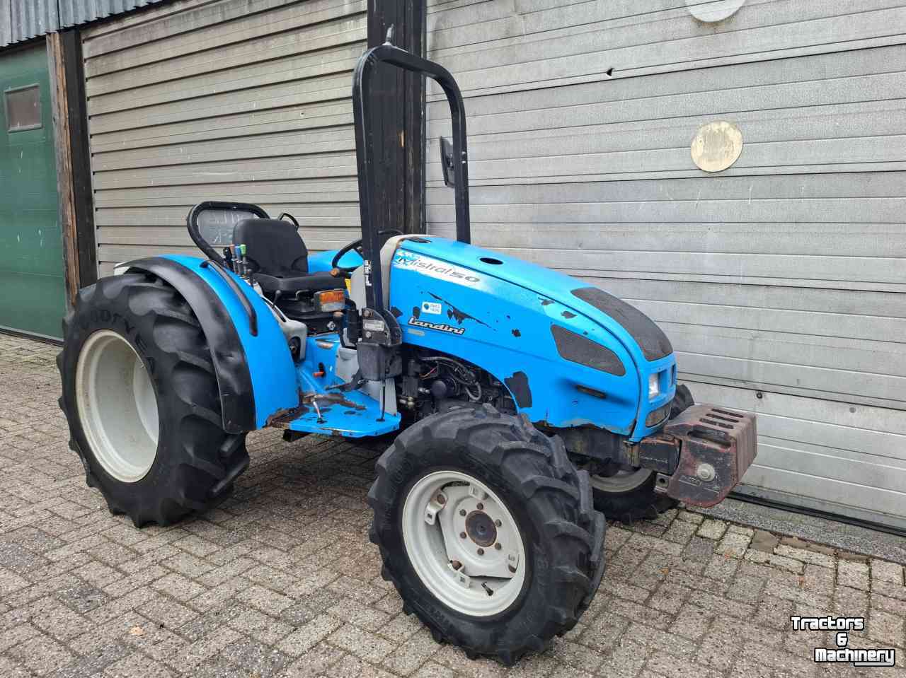 Tracteur pour horticulture Landini Mistral 50 compact tractor traktor trekker cabrio tuintractor boomkwekerij boomgaard fruitteelt compacttractor