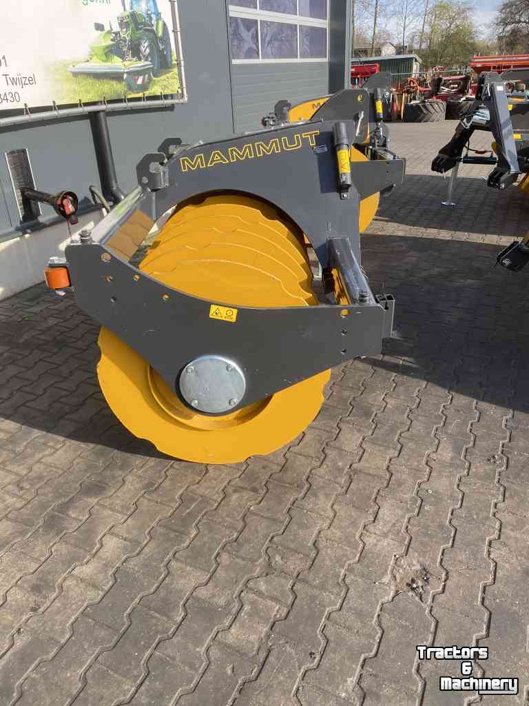Rouleau packer de silage Mammut SK 250 ST kuilverdichtingswals