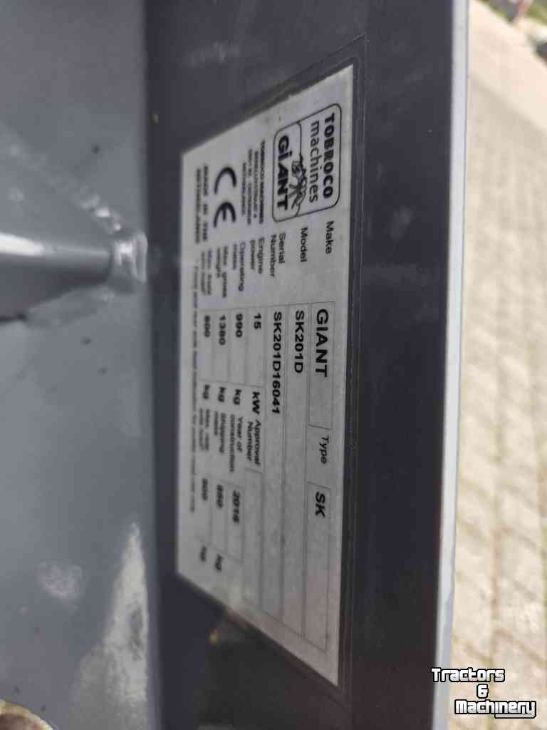 Chargeuse sur pneus Giant SK201D