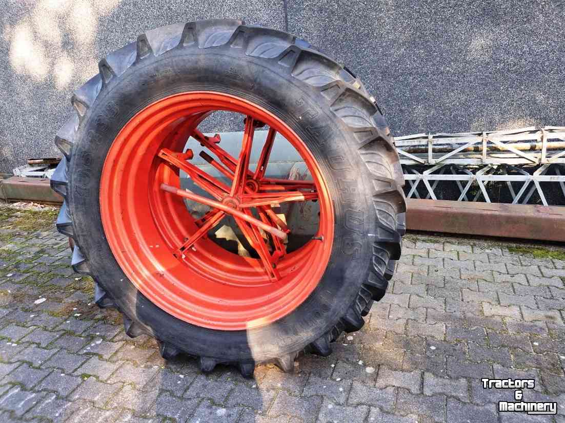 Roues, Pneus, Jantes, Barillets Jumelage Taurus 13.6/38