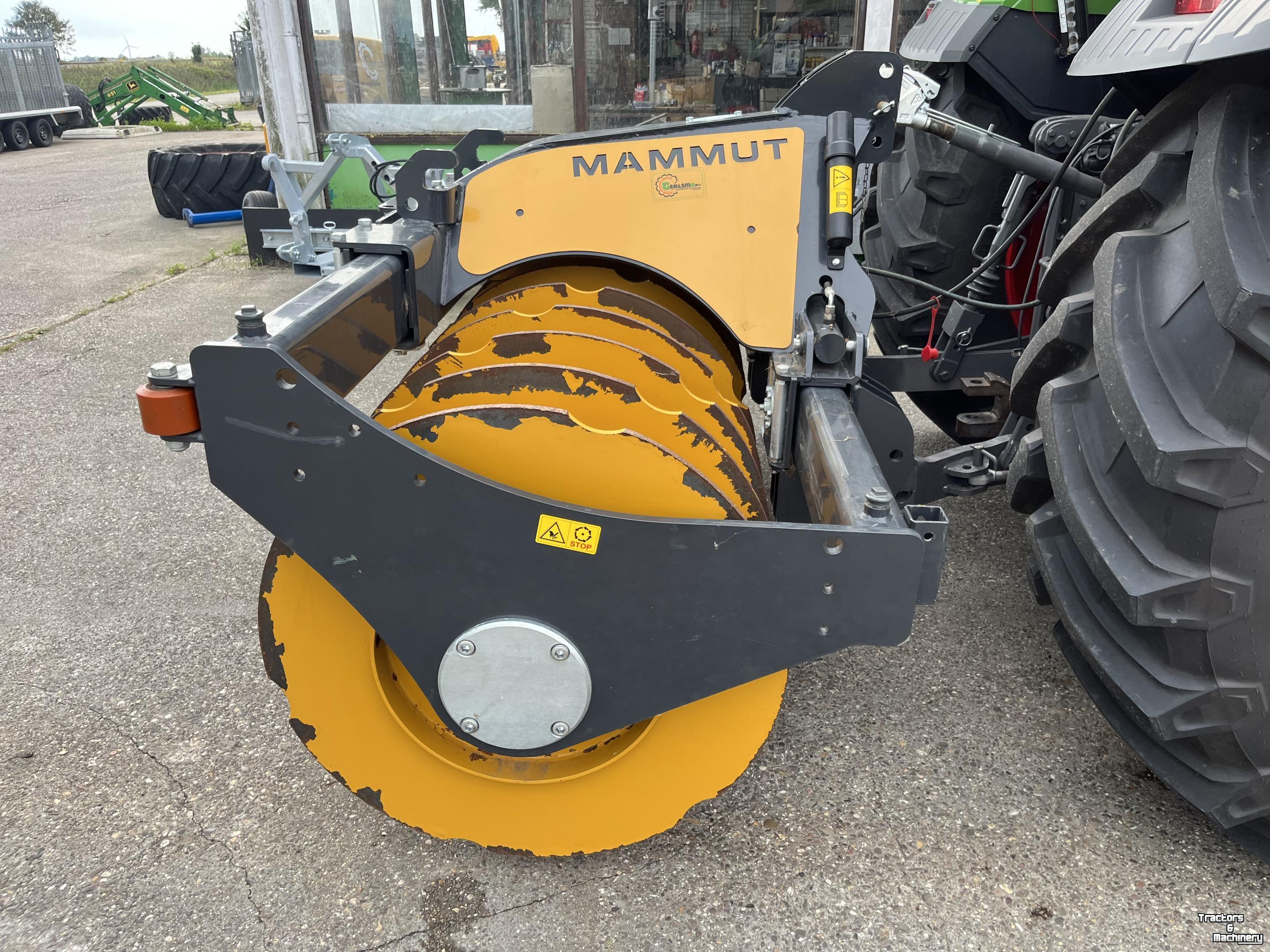 Rouleau packer de silage Mammut SK250 H