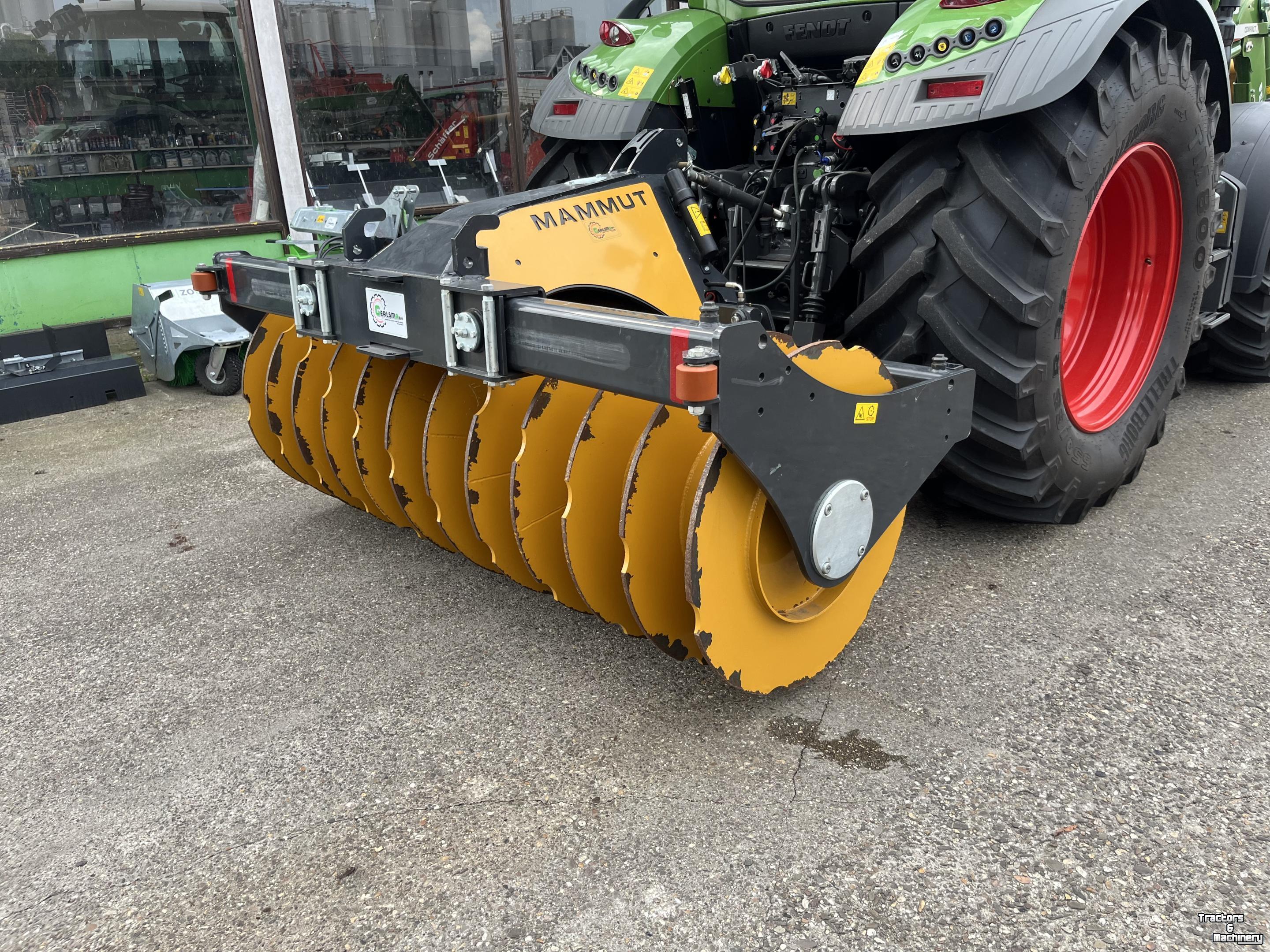 Rouleau packer de silage Mammut SK250 H