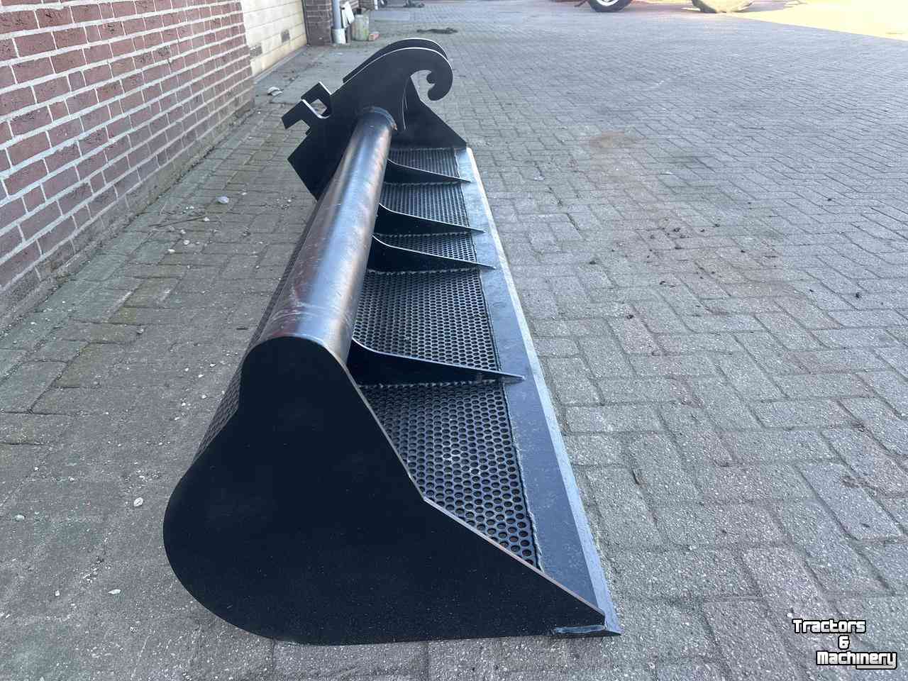 Autres pièces d’équipement et accessoires  Baggerbak / Afwerkbak Nieuw