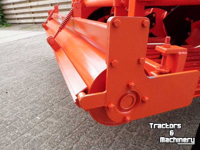 Aérateur de gazon Farmax V250-d graslandbeluchter