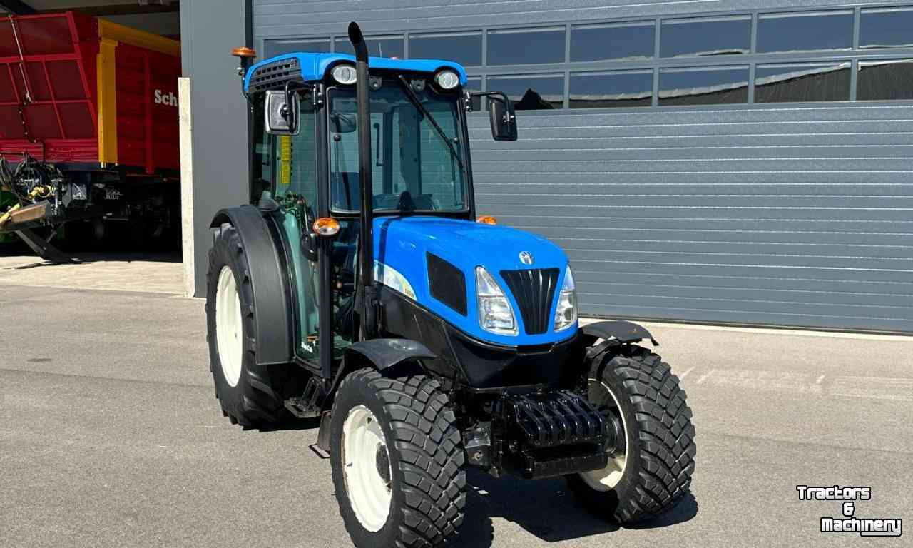 Tracteur pour vignes et vergers New Holland T4050N Supersteer