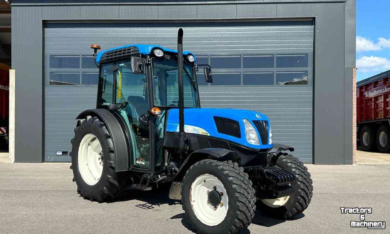 Tracteur pour vignes et vergers New Holland T4050N Supersteer