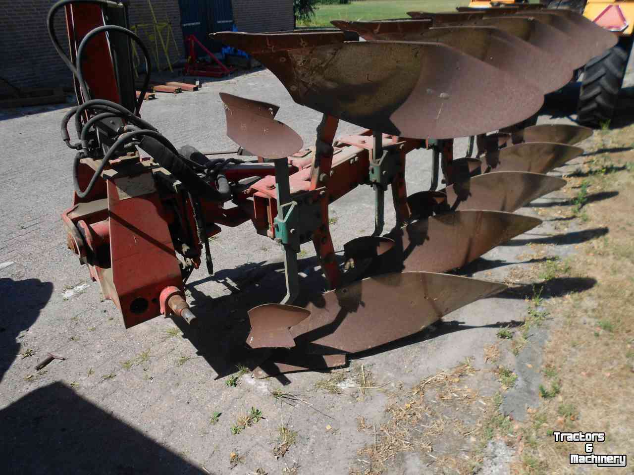 Charrues Kverneland 4+1 schaar vario ploeg