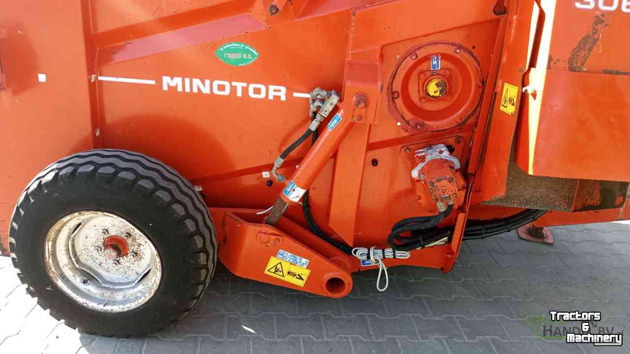 Distributeur de paille pour des logettes Kuhn Minotor stroblazer strostrooier