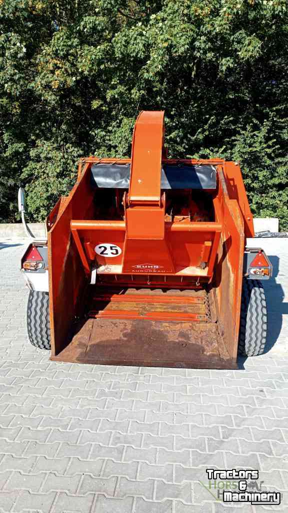 Distributeur de paille pour des logettes Kuhn Minotor stroblazer strostrooier