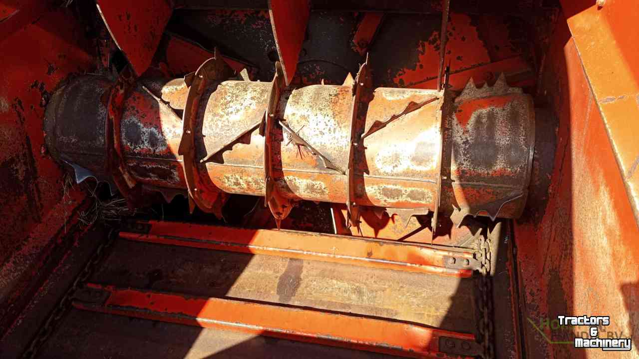 Distributeur de paille pour des logettes Kuhn Minotor stroblazer strostrooier