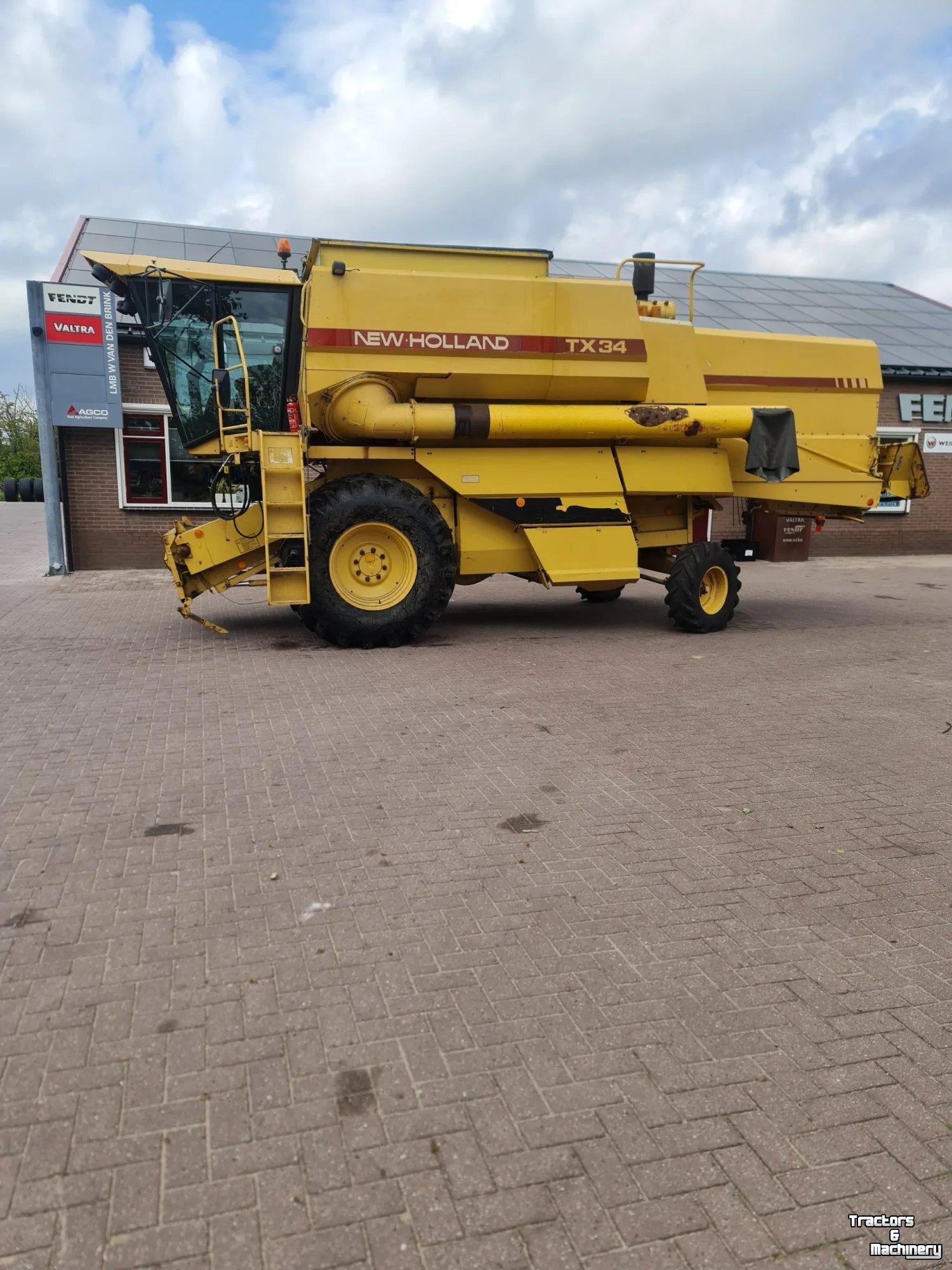 Moissonneuse batteuse New Holland TX34 MAAIDORSER
