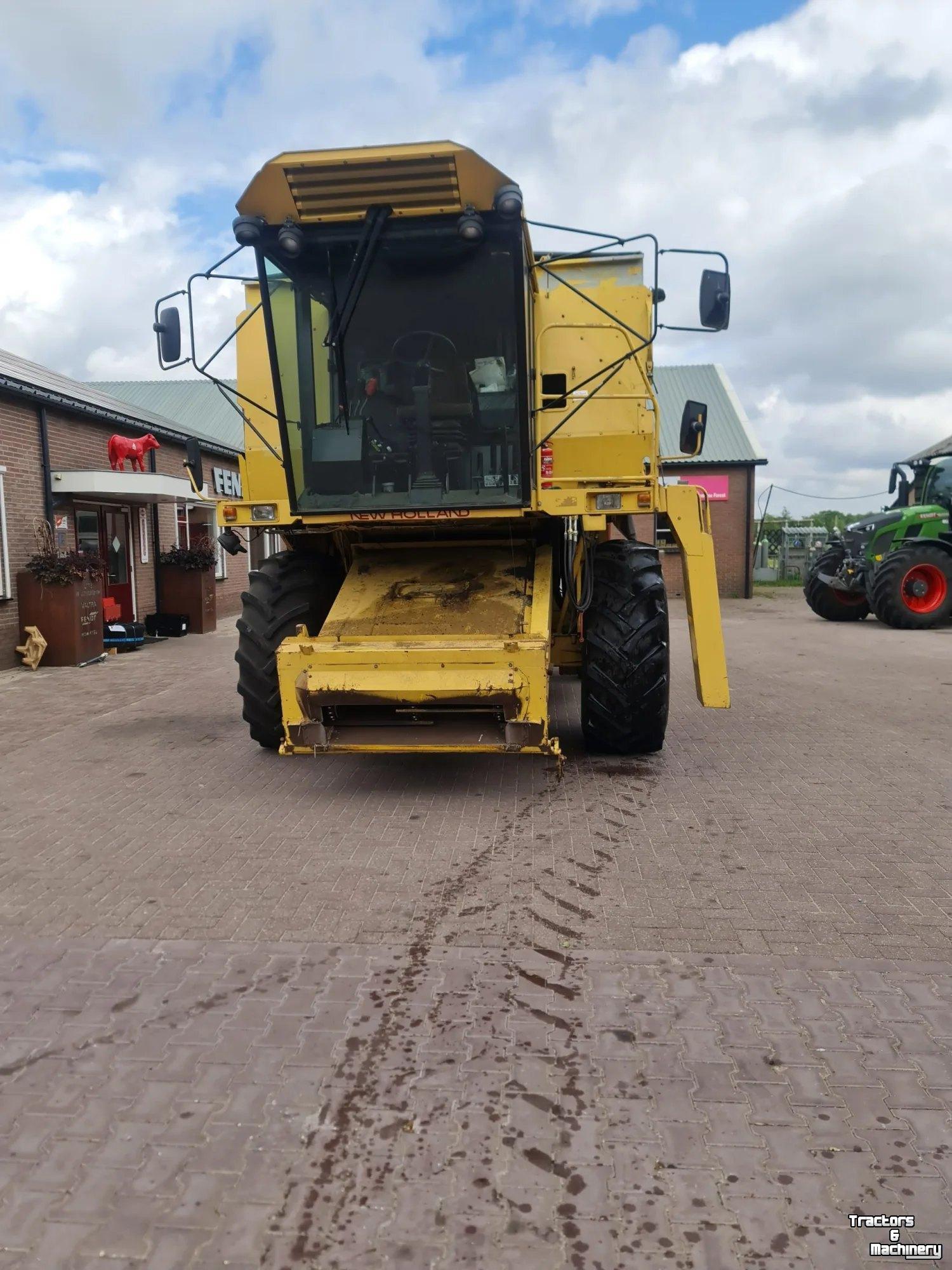 Moissonneuse batteuse New Holland TX34 MAAIDORSER