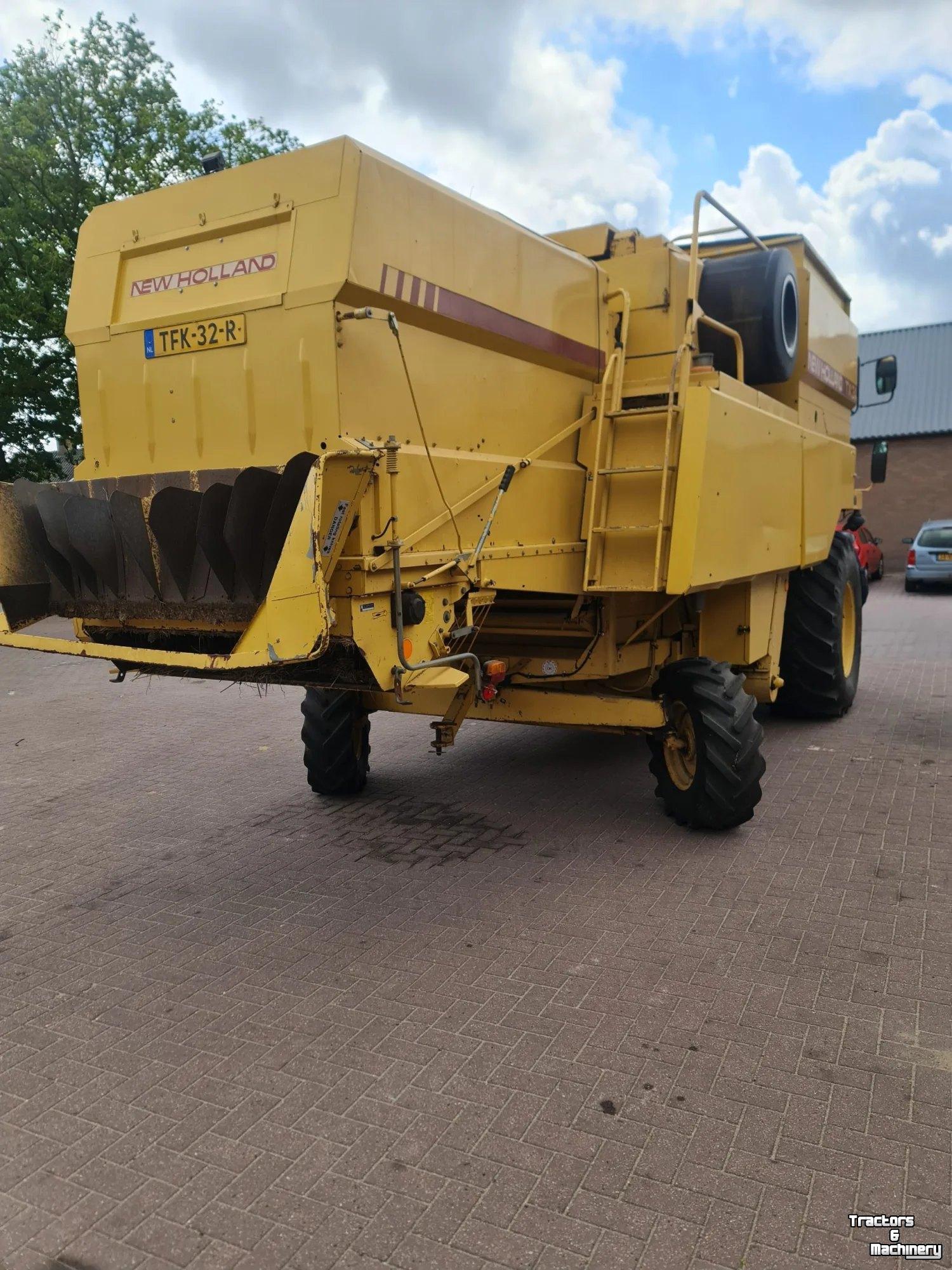 Moissonneuse batteuse New Holland TX34 MAAIDORSER