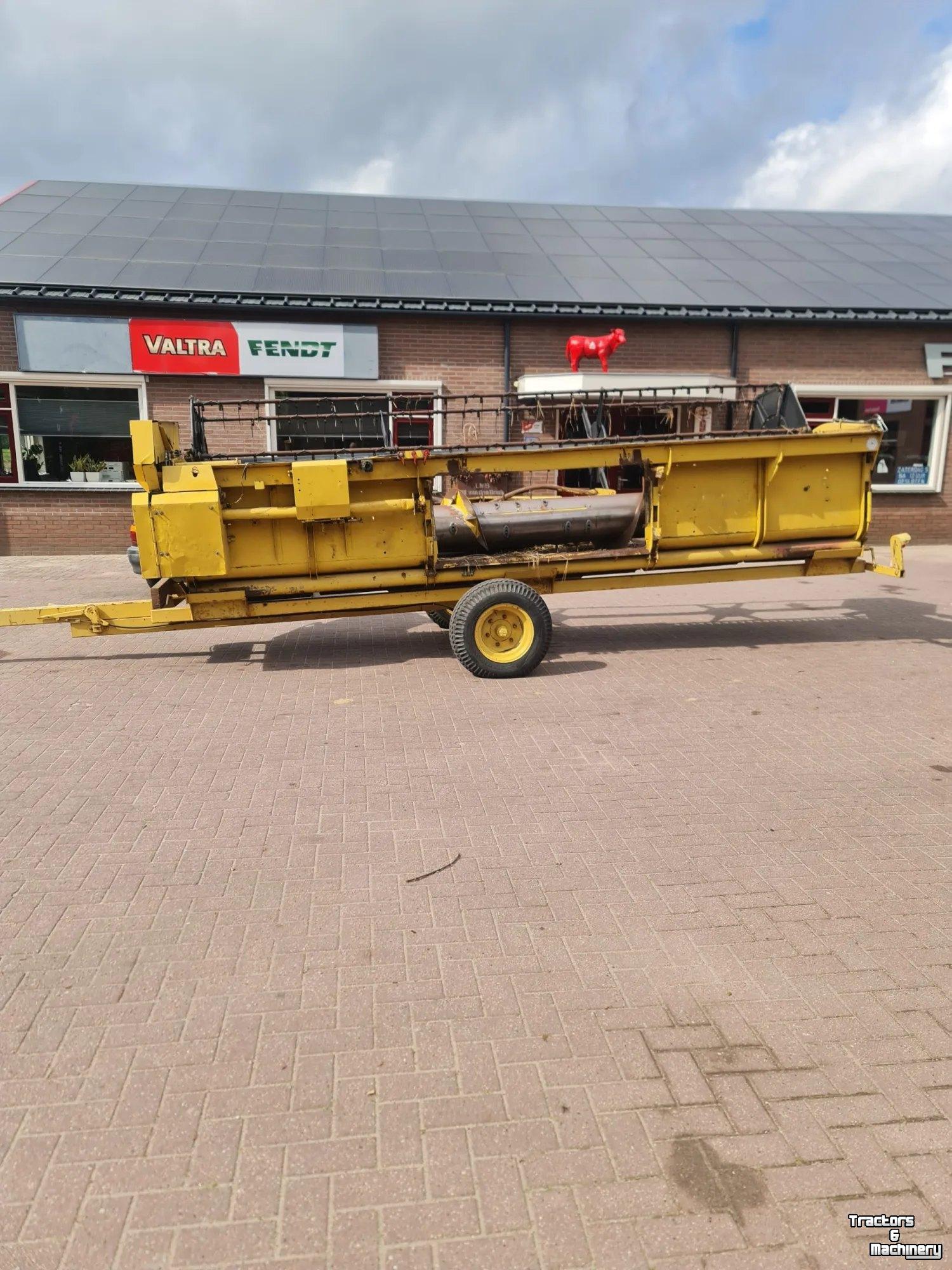 Moissonneuse batteuse New Holland TX34 MAAIDORSER