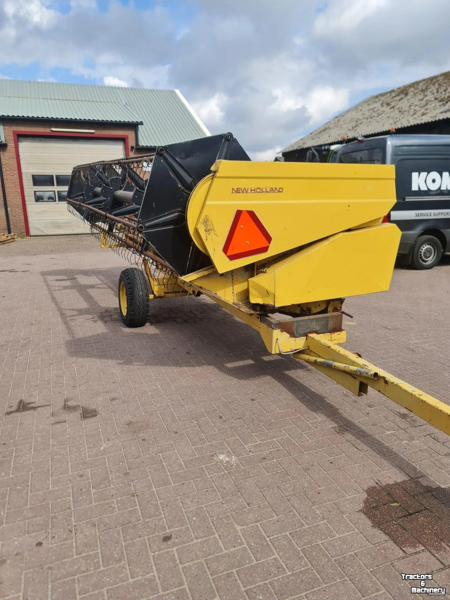 Moissonneuse batteuse New Holland TX34 MAAIDORSER
