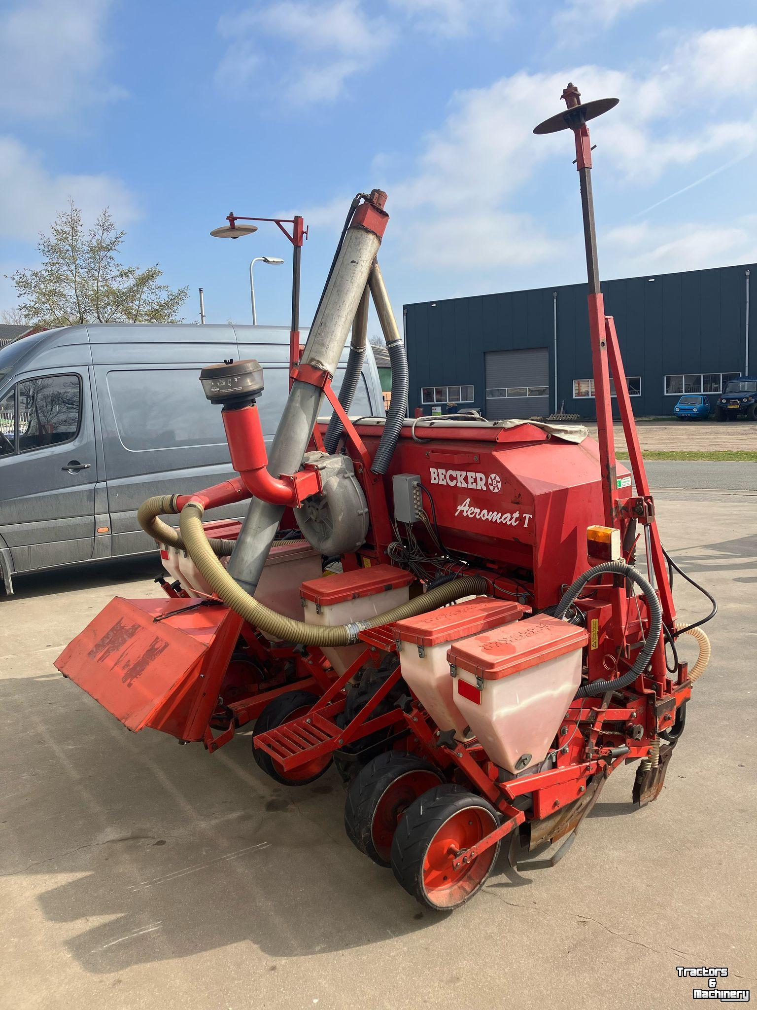 Semoir monograine Becker Aeromat 6T