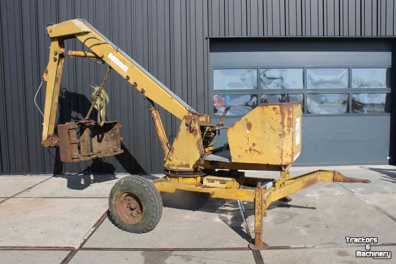 Pelleteuse  Griesser 1614 getrokken kraan graafmachine op wielen met knijperbak