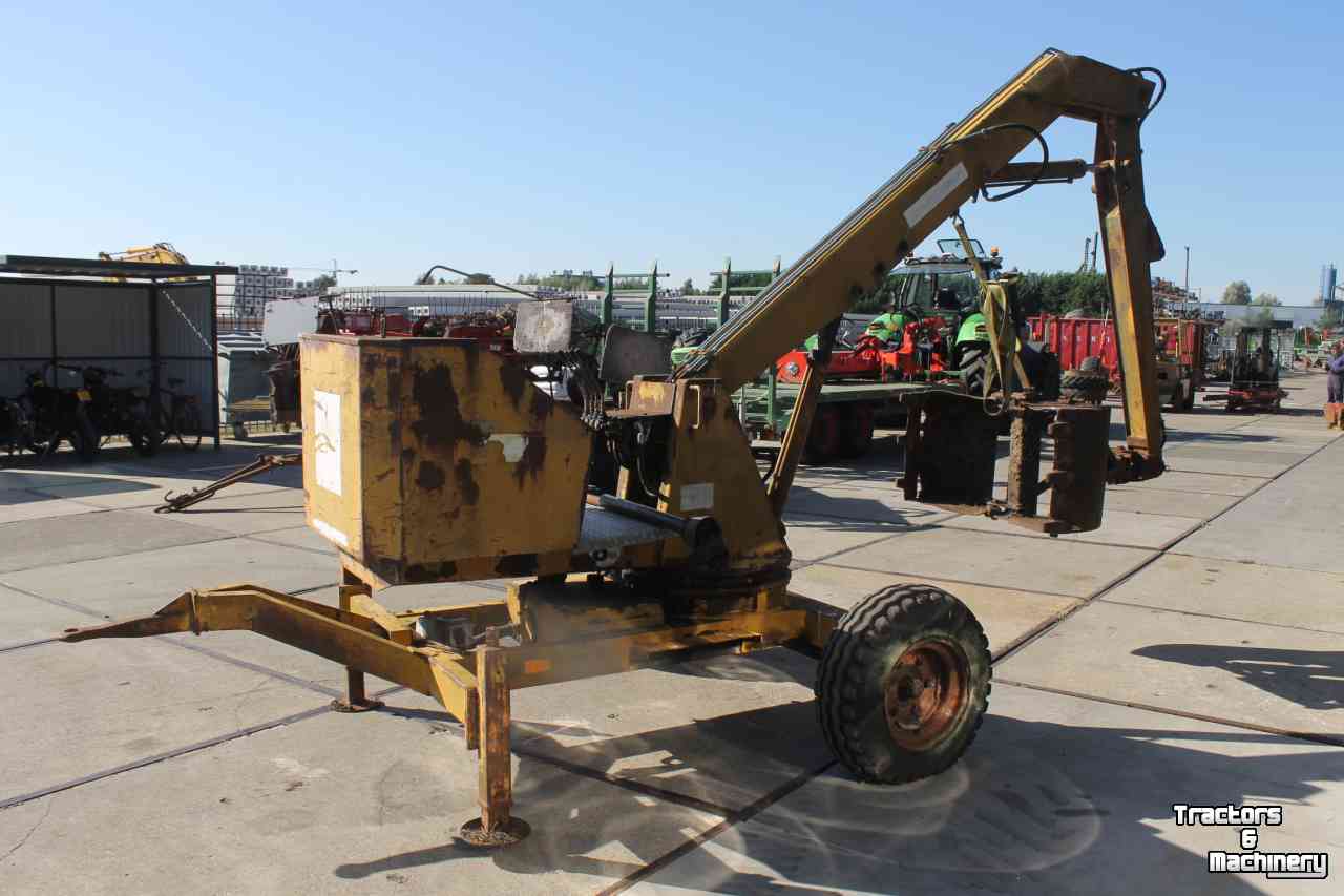 Pelleteuse  Griesser 1614 getrokken kraan graafmachine op wielen met knijperbak
