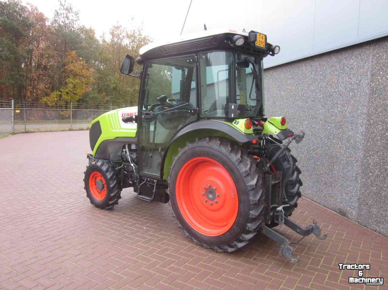 Tracteur pour vignes et vergers Claas CLAAS NEXOS 230 VE