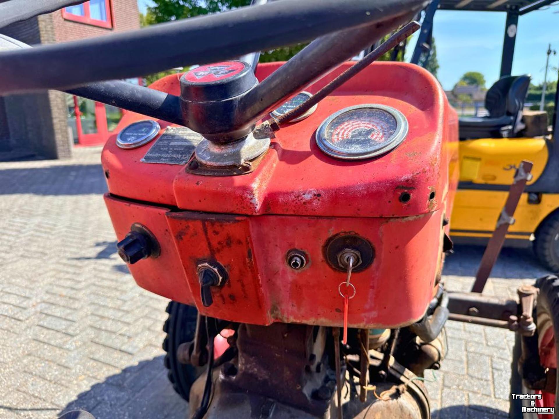 Tracteur Massey Ferguson 130 Tractor