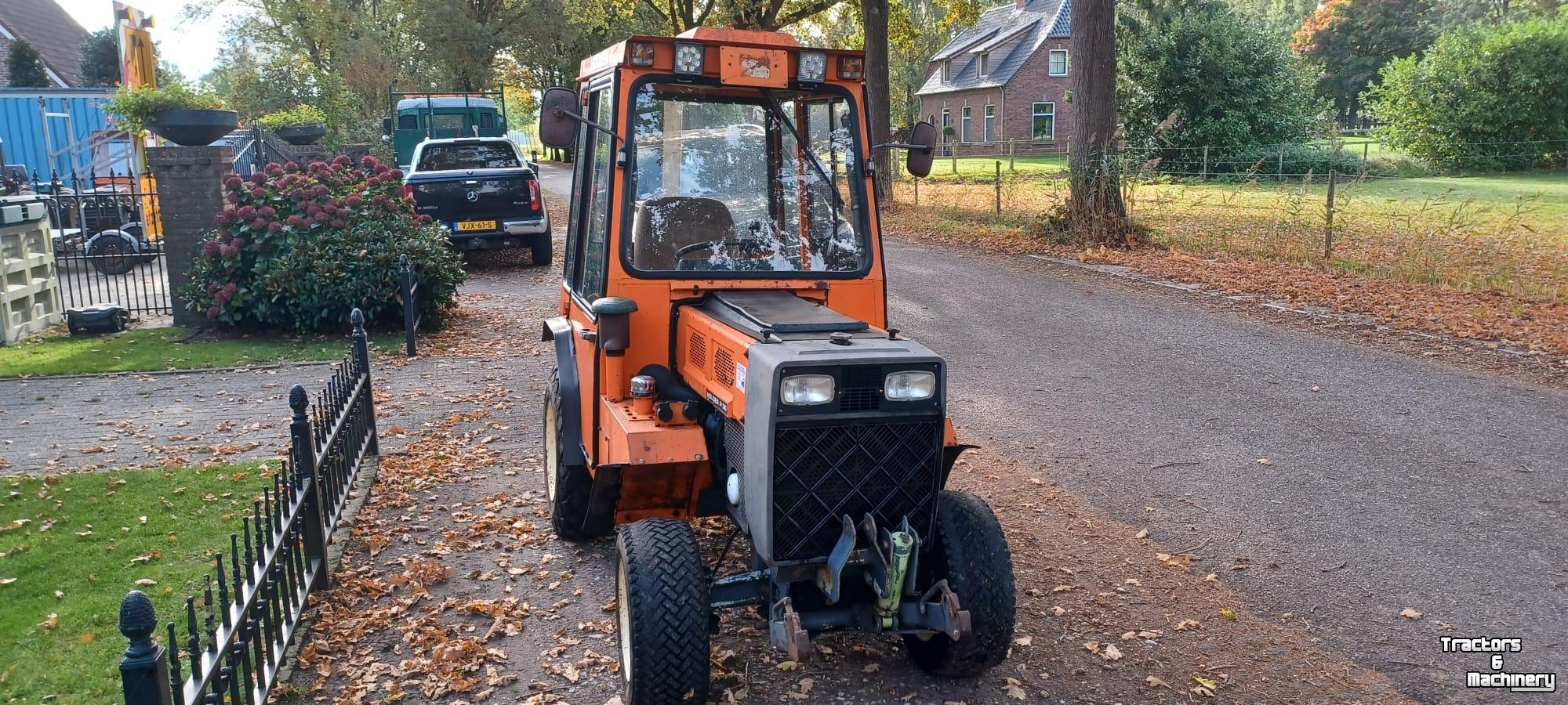Tracteur pour vignes et vergers Holder p30
