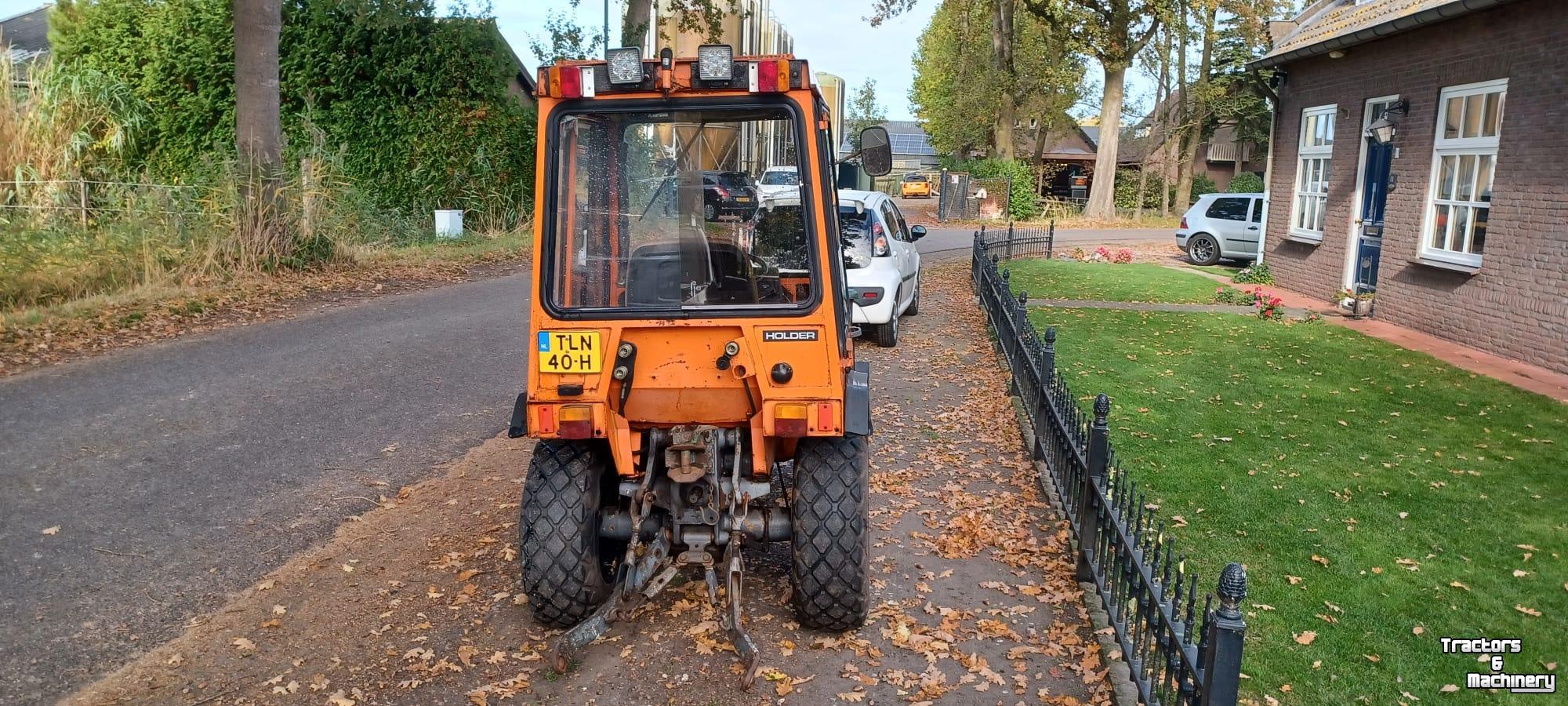 Tracteur pour vignes et vergers Holder p30