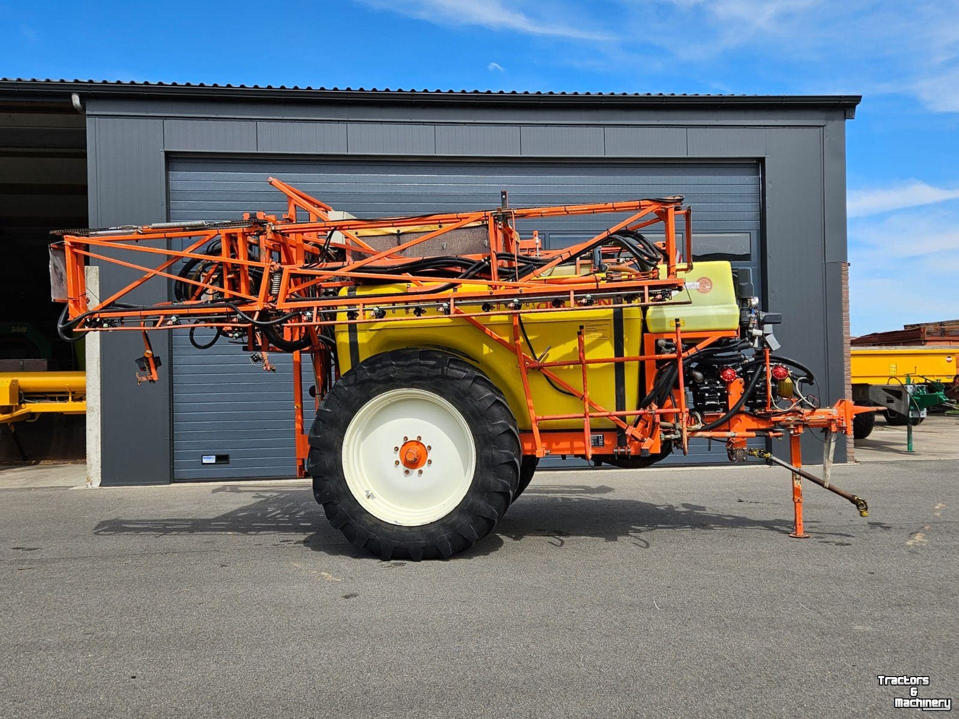 Pulvérisateur porté Douven NEVELSPUIT 3400 Ltr Veldspuit - 27mtr