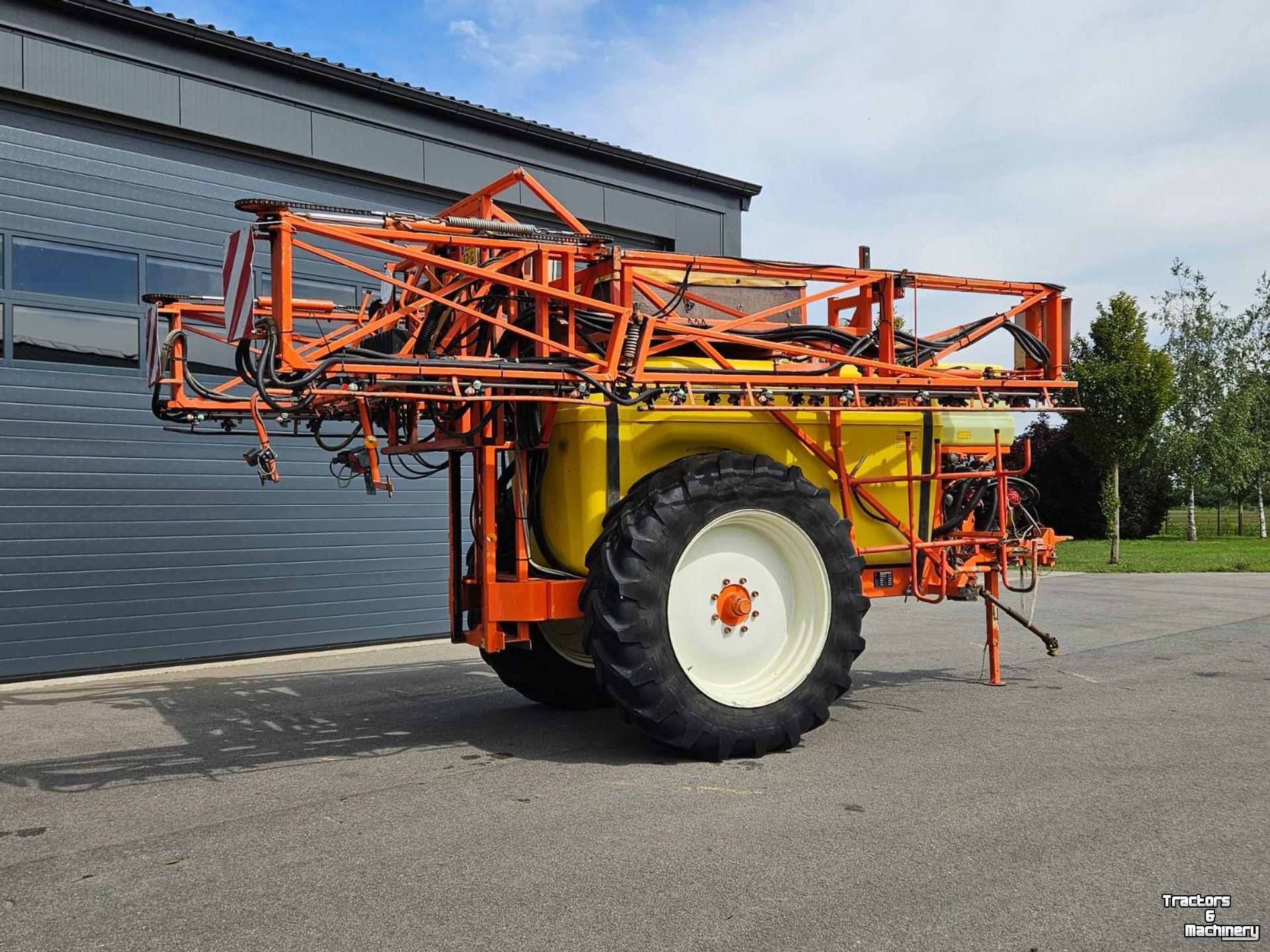 Pulvérisateur porté Douven NEVELSPUIT 3400 Ltr Veldspuit - 27mtr