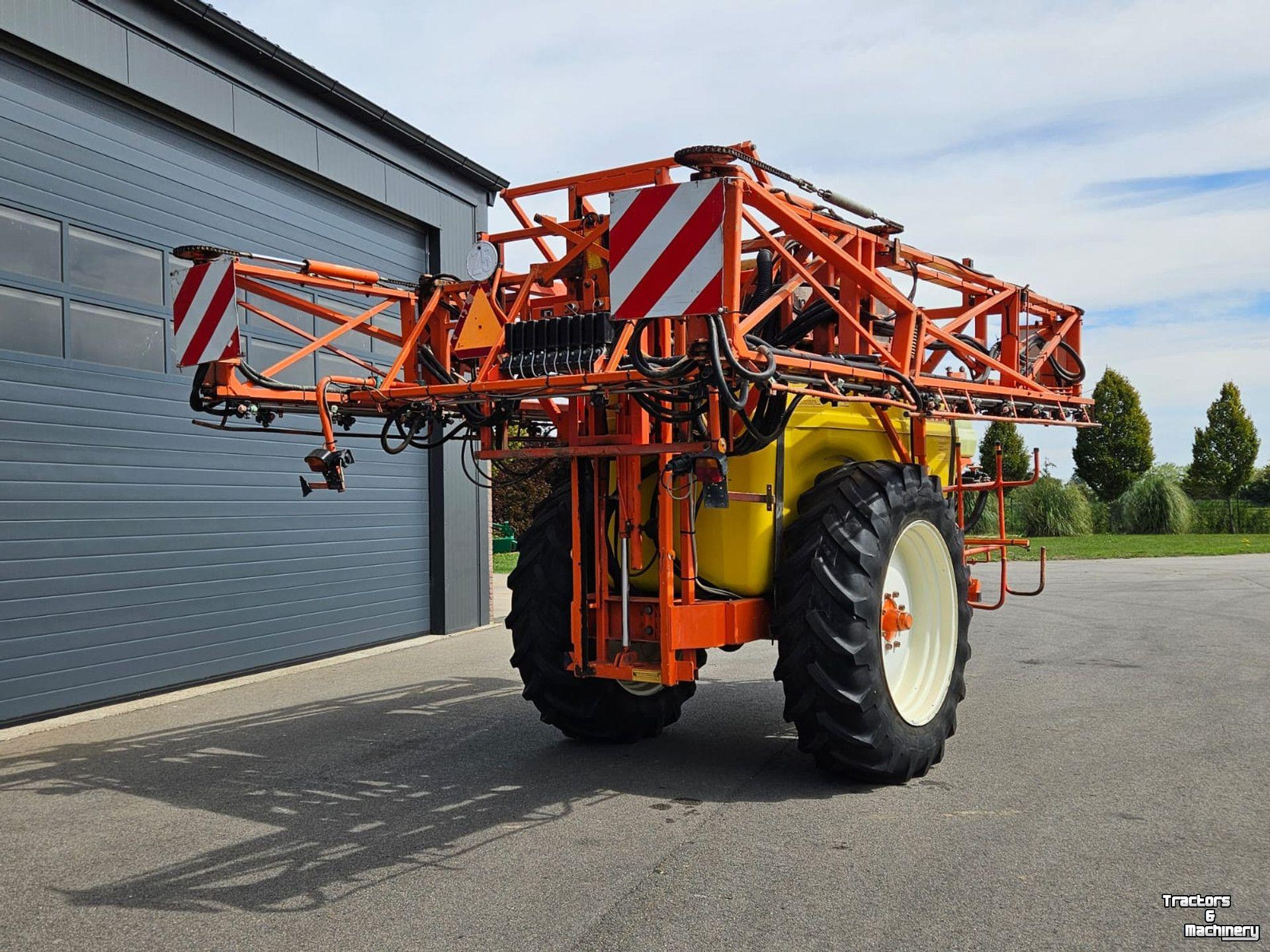 Pulvérisateur porté Douven NEVELSPUIT 3400 Ltr Veldspuit - 27mtr